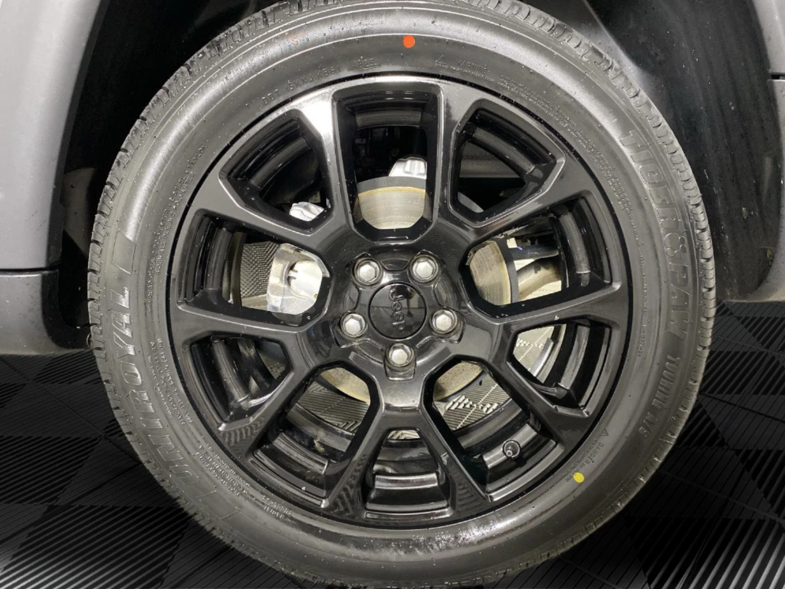Used 2023 Billet Silver Metallic Clearcoat Jeep Altitude image 9