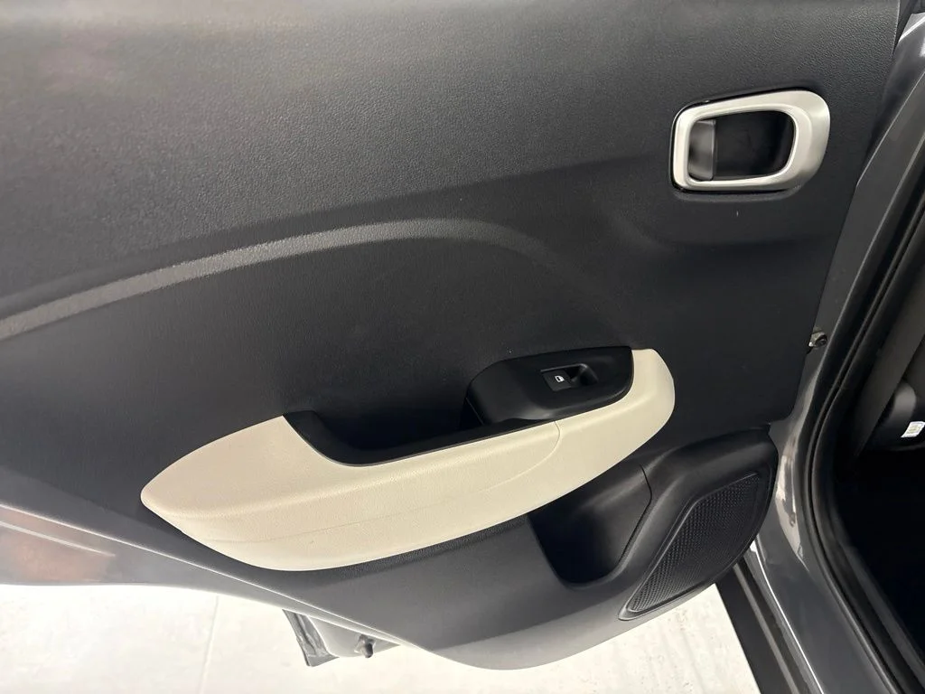 Used 2025 Gray Hyundai SEL image 25