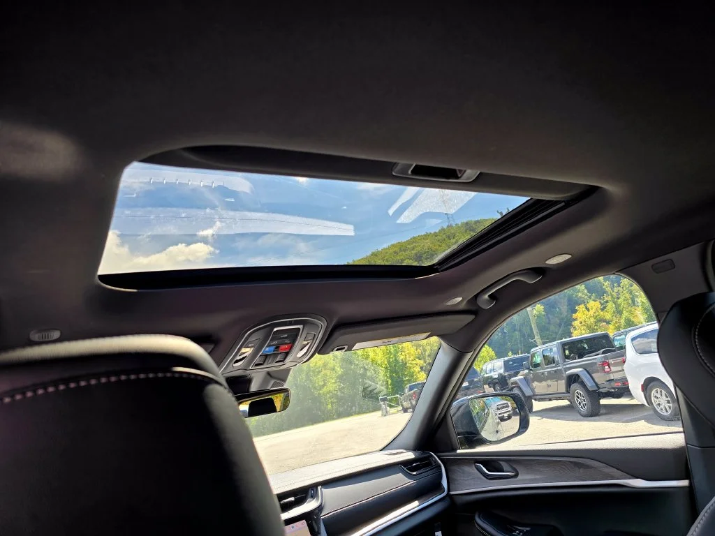 New 2027 Gray Jeep Laredo Altitude image 14