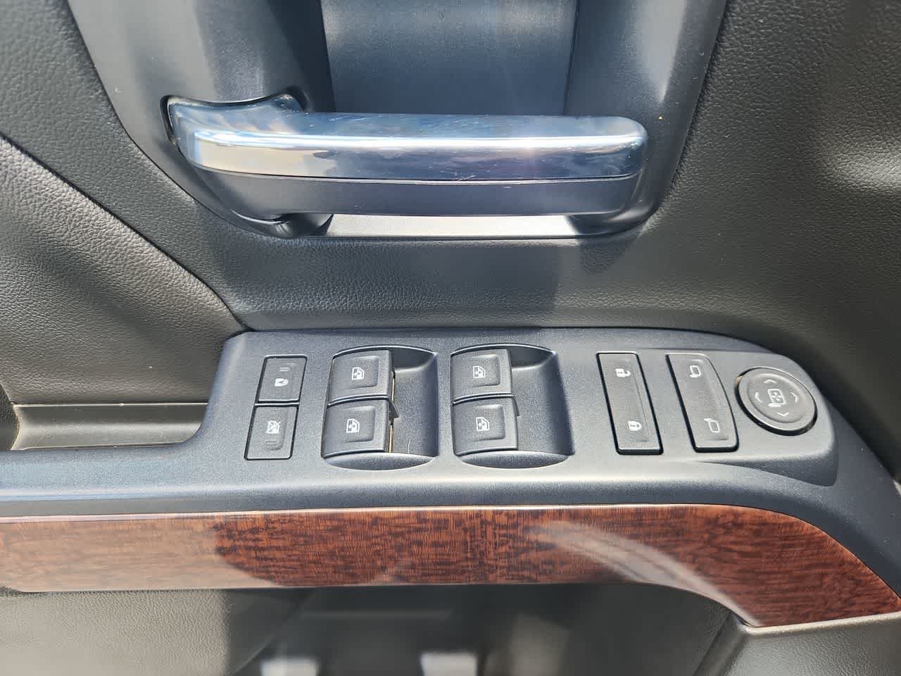 Used 2019 Summit White GMC SLE image 11