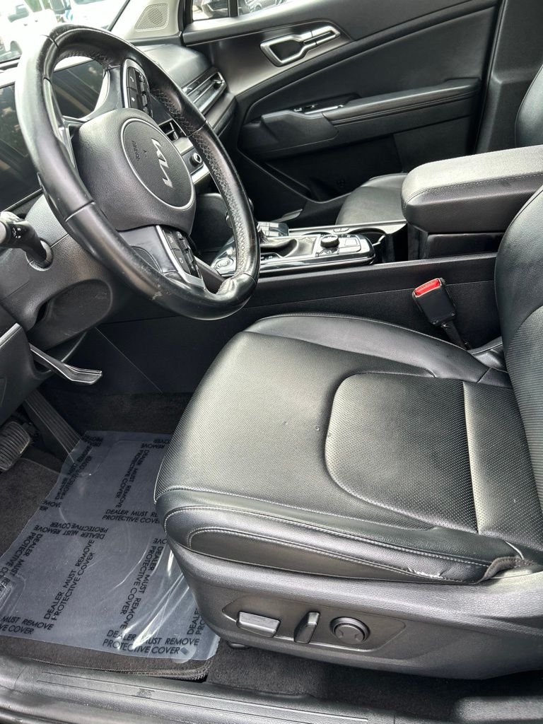 Used 2024 Black Kia EX image 5