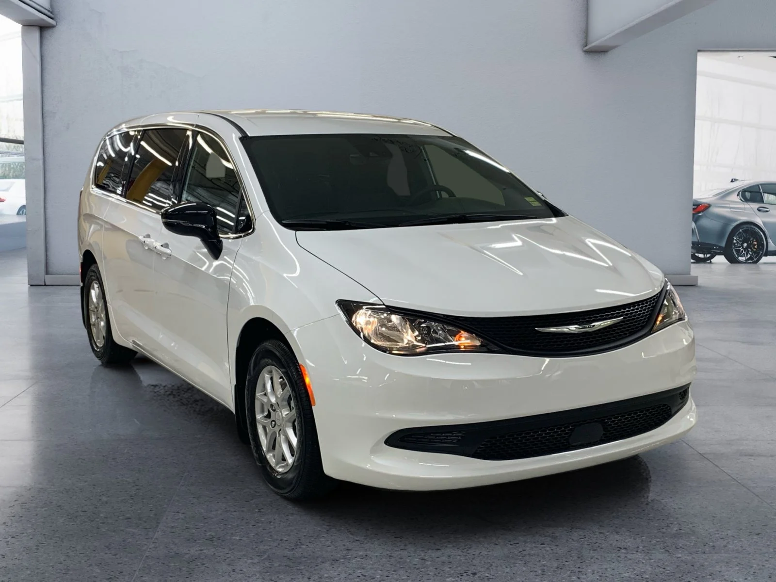 New 2027 Bright White Chrysler SXT image 7