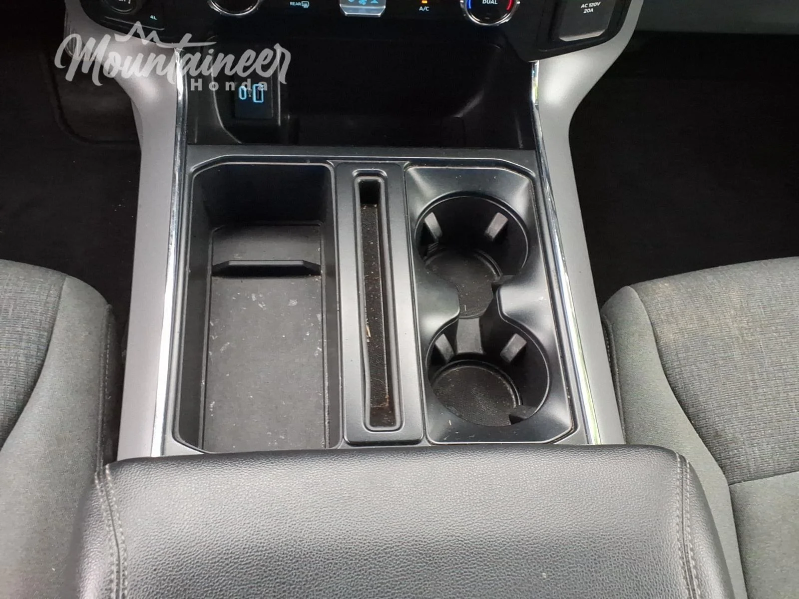 Used 2024 Atlas Blue Ford XLT image 28