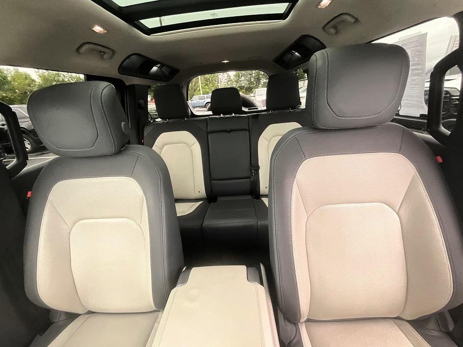Used 2024 Black Land Rover X-Dynamic SE image 39