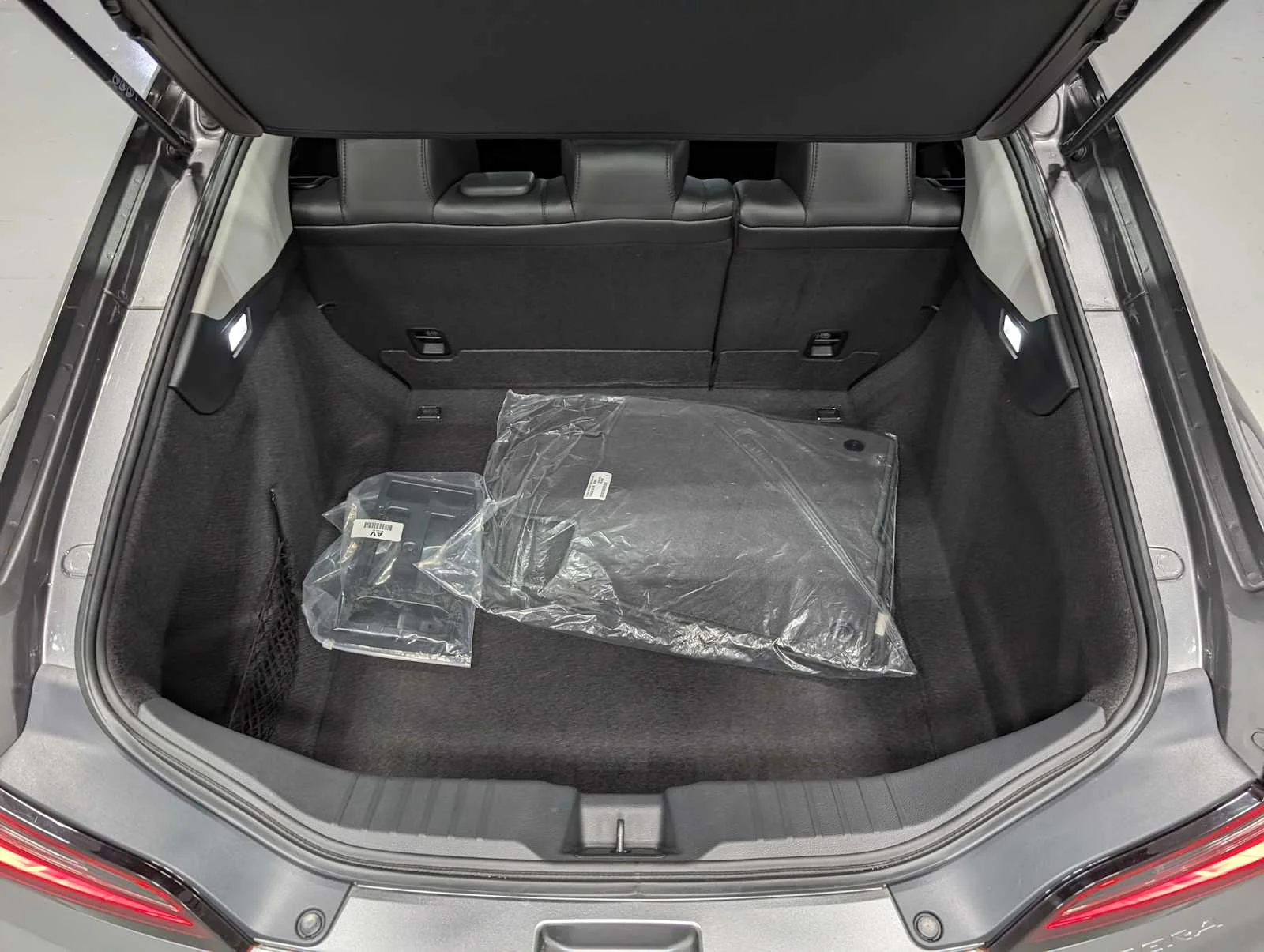 Used 2025 Liquid Carbon Metallic Acura  image 39