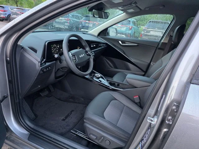New 2026 Steel Gray Kia Wind image 14