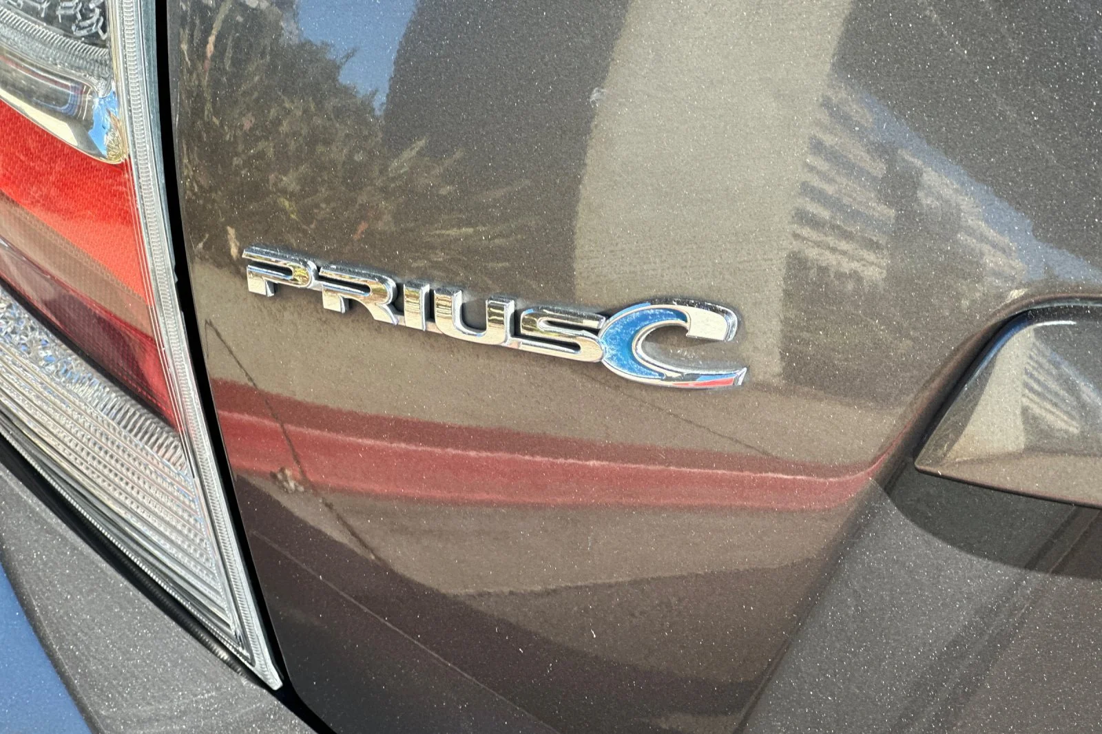 Used 2019 Gray Toyota LE image 16
