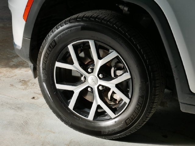 Certified Used 2025 Silver Zynith Jeep Limited image 4