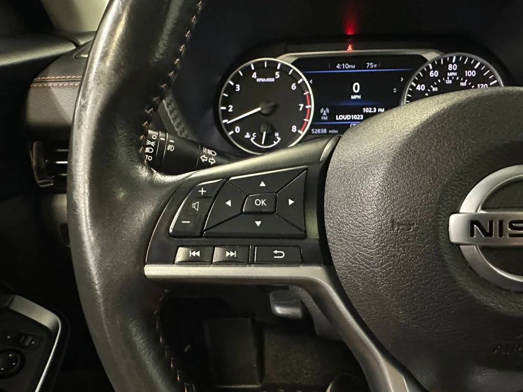 Used 2023 Super Black Nissan SR image 9