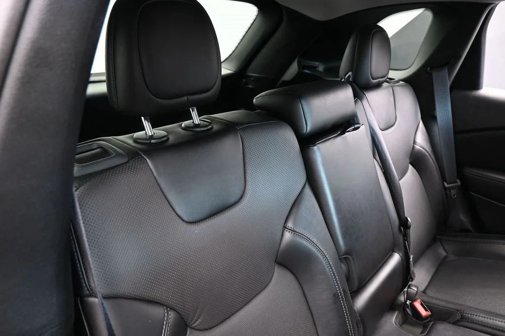 Used 2022 Diamond Black Crystal Pearlcoat Jeep Latitude Lux image 35