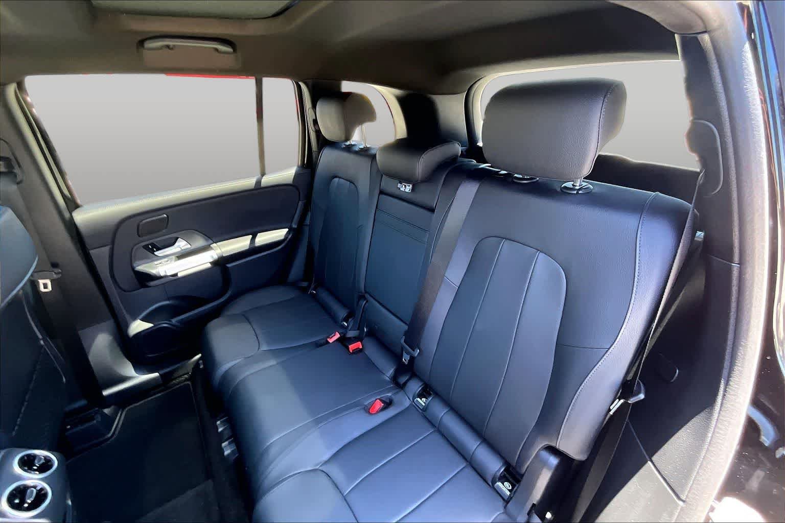 Used 2026 Night Black Mercedes-Benz GLB 250 image 21