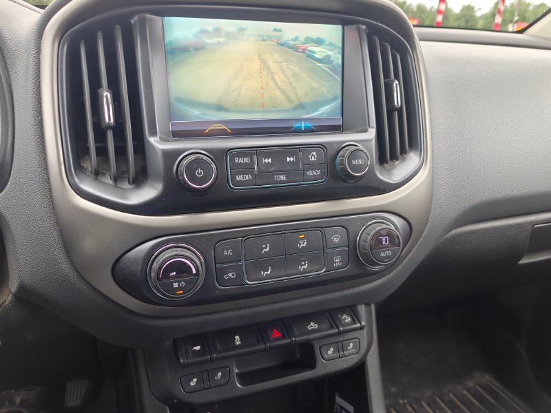 Used 2018 Gray Chevrolet Z71 image 12