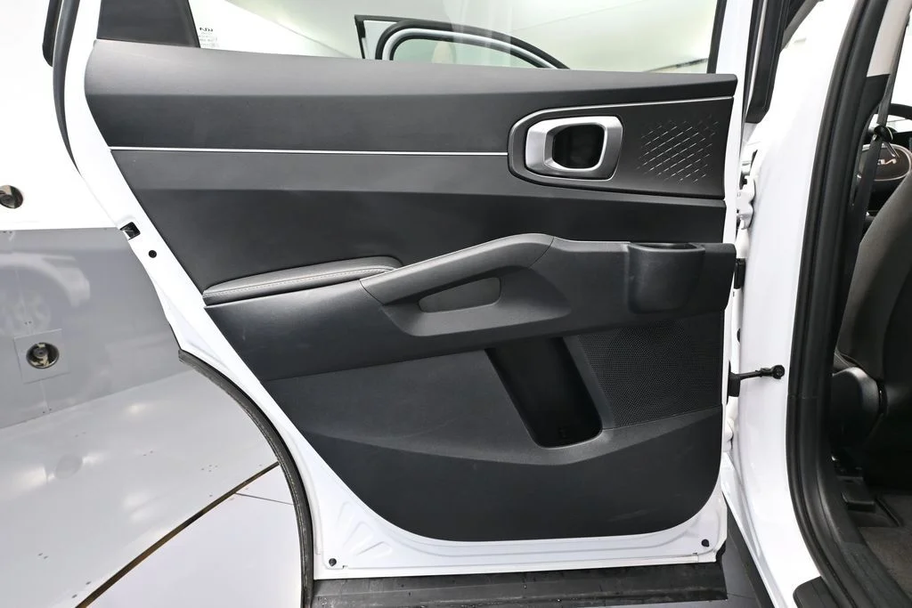 2023 Kia Sorento LX - Photo 34