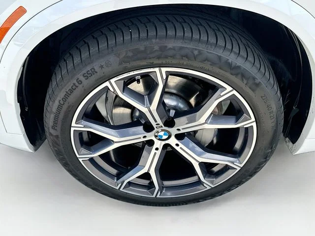 Used 2023 White BMW sDrive40i image 34