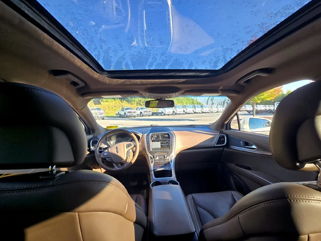 Used 2018 White Lincoln Reserve image 14