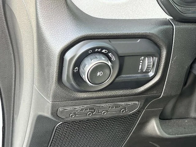 Used 2025 White Jeep Sport S image 27