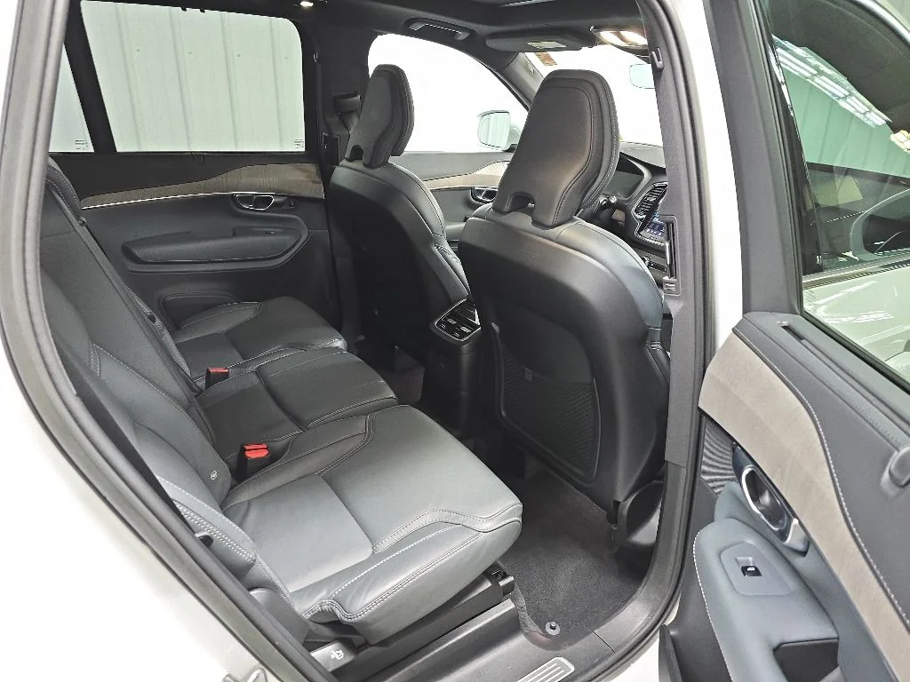 Used 2023 White Volvo Ultimate image 18