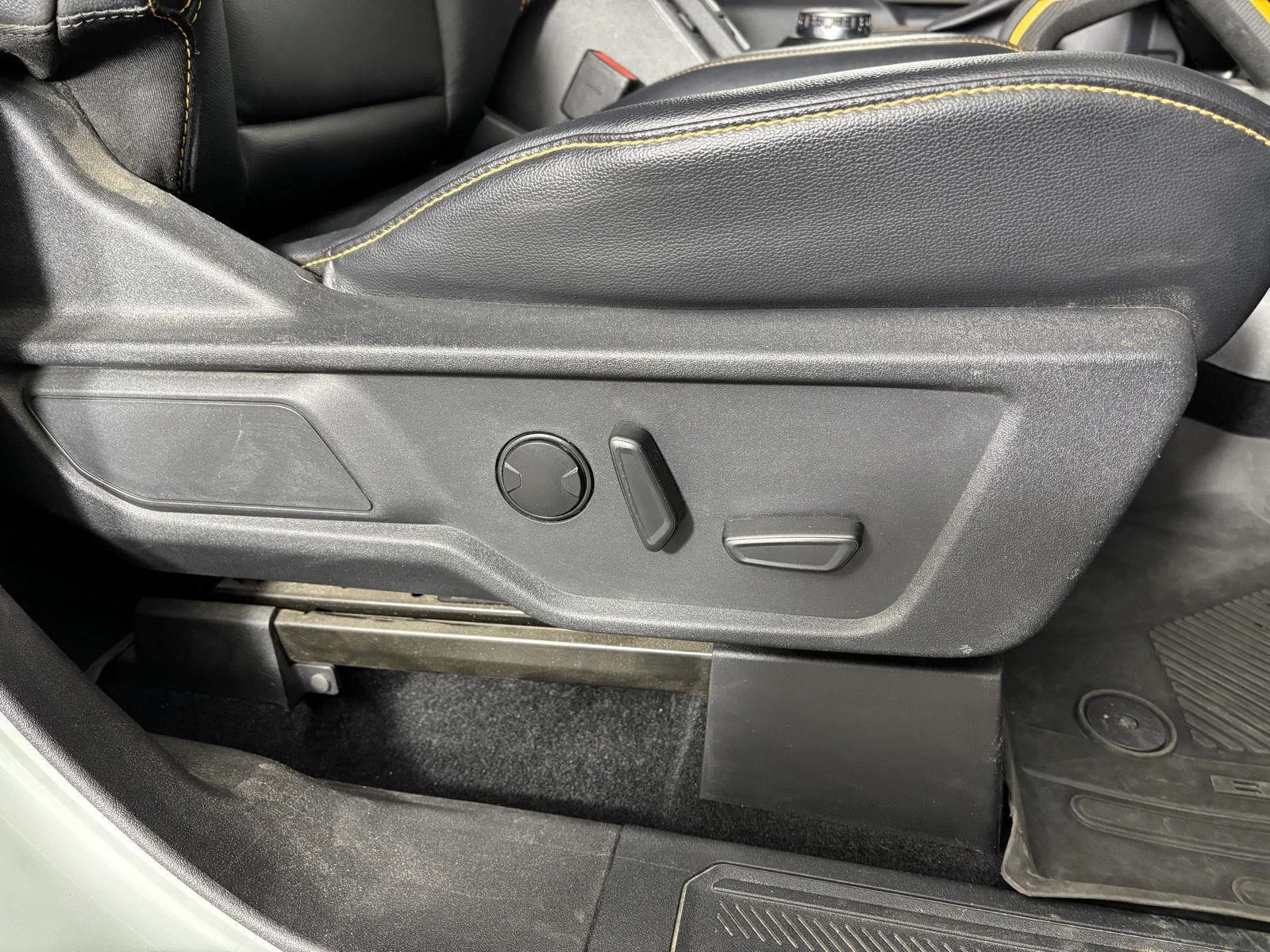 Used 2023 Cactus Gray Ford Badlands image 23