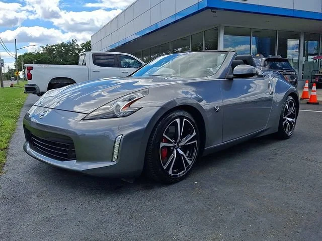Used 2019 Gray Nissan  image 4