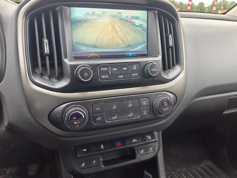 Used 2018 Gray Chevrolet Z71 image 12