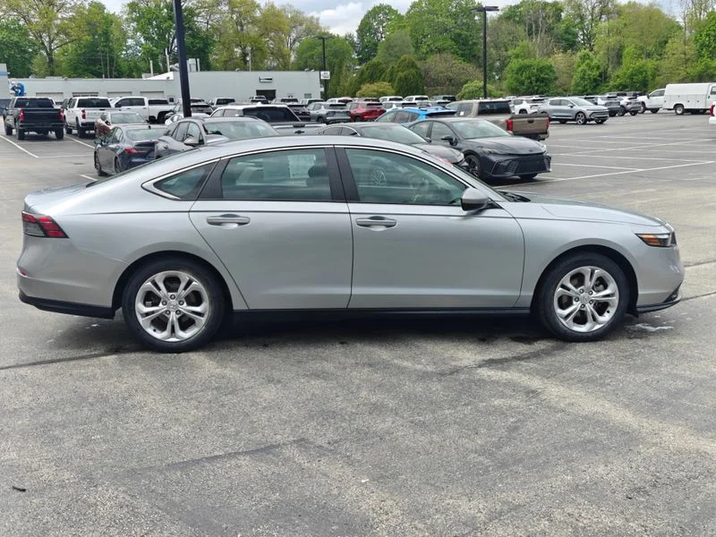 Used 2025  Honda LX image 4