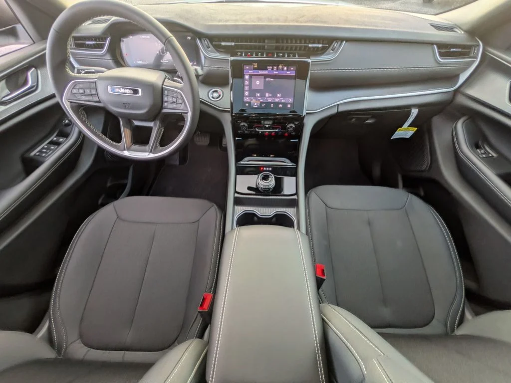 New 2025 White Jeep Laredo image 22