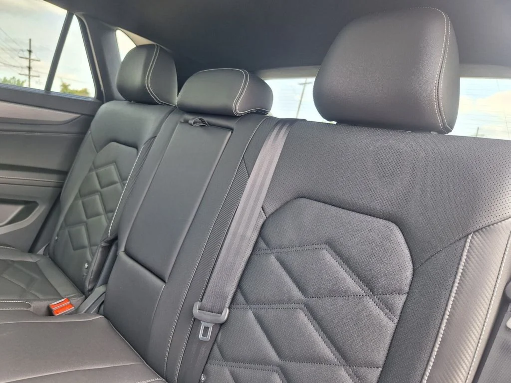 New 2026 Black Volkswagen 2.0T SE w/Technology image 25