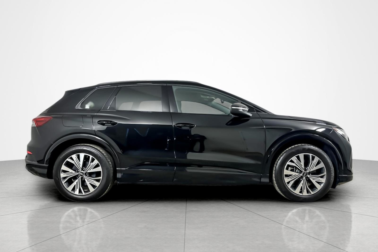 Used 2025 Mythos Black Metallic Audi Premium 45 RWD image 6