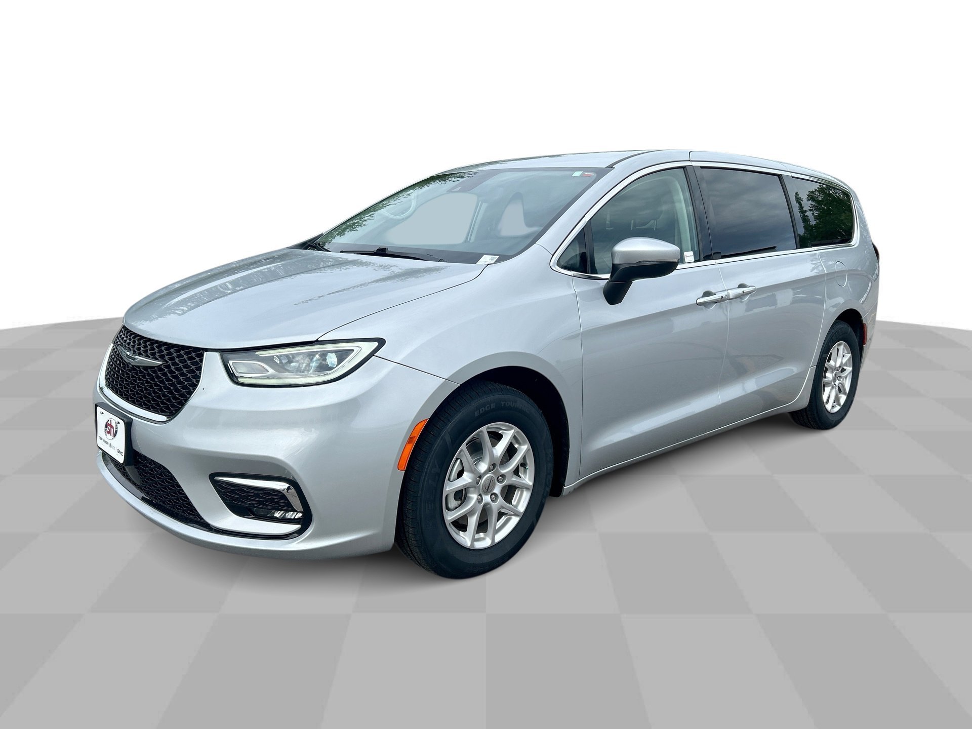 Used 2023 Silver Mist Clearcoat Chrysler Touring L image 4