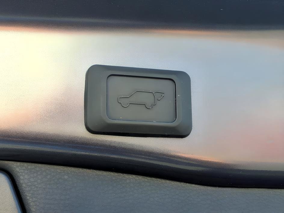 Used 2024 Magnetic Gray Metallic Toyota XLE Premium image 11