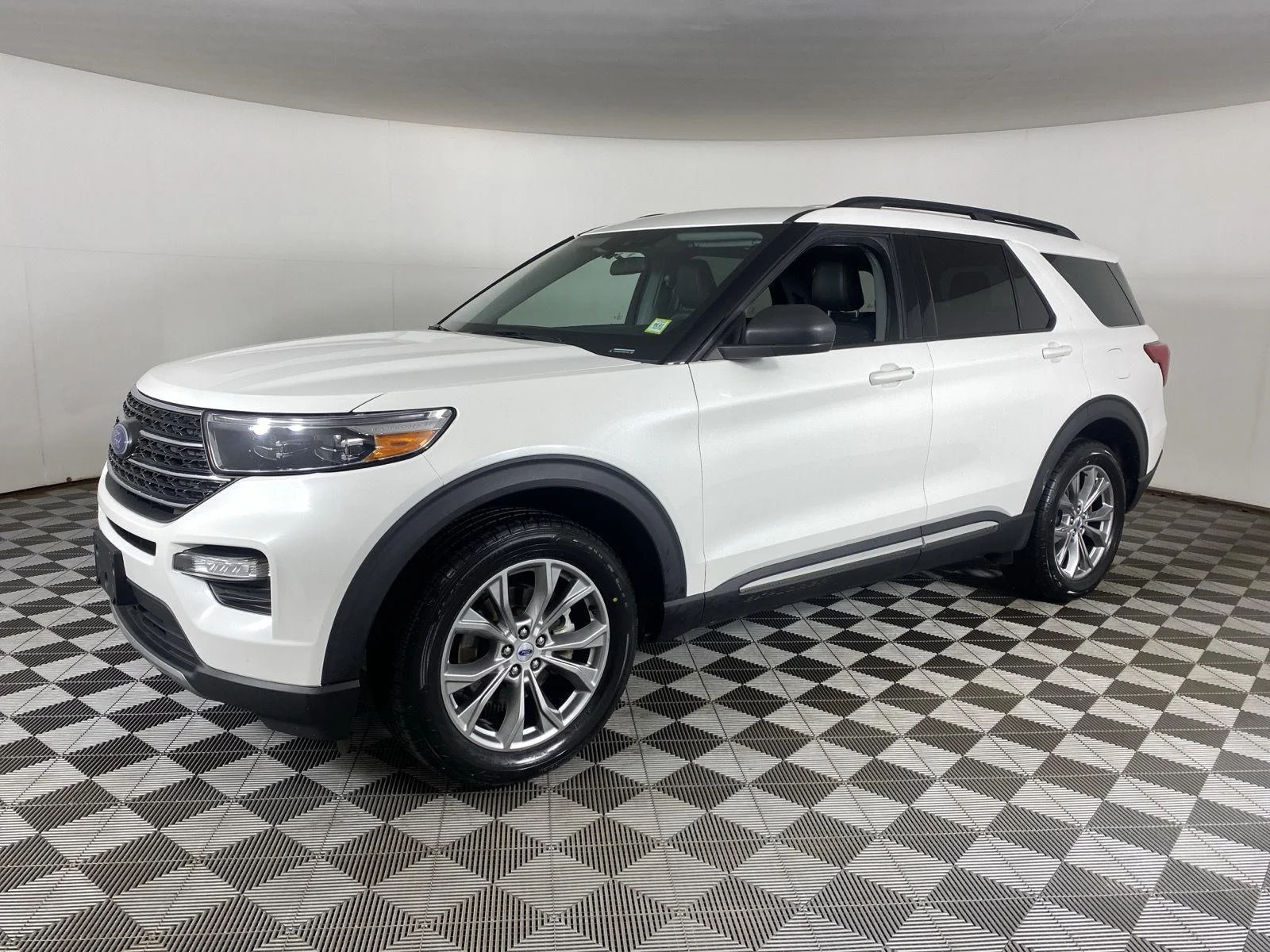 Used 2022 Star White Metallic Tri-Coat Ford XLT image 6