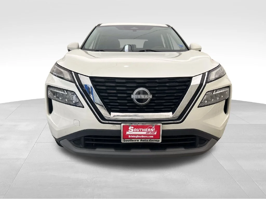 Used 2022 White Nissan SV image 9