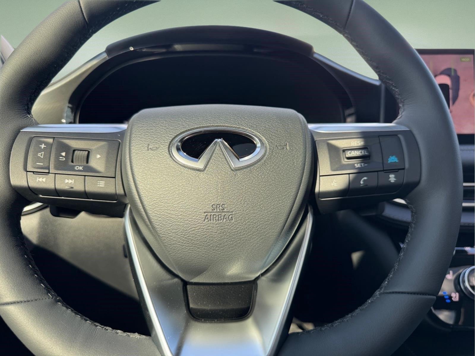 New 2027 DEEP EMERALD INFINITI Luxe FWD image 22