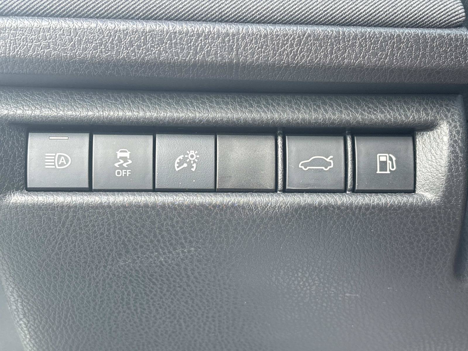 Used 2025 White Toyota LE image 19