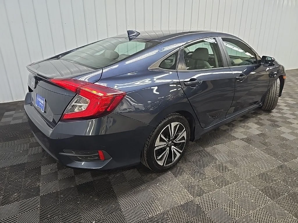 Used 2016  Honda EX-T image 10