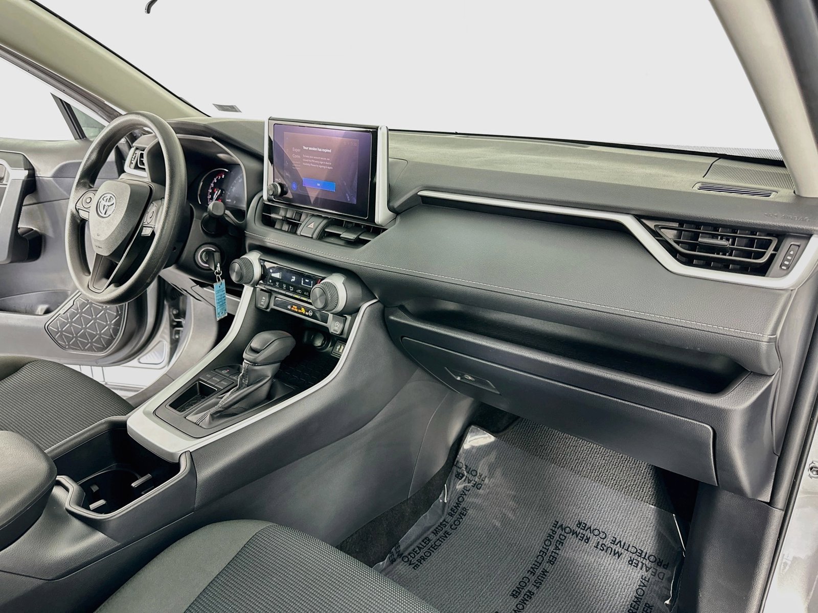 2025 Toyota RAV4 LE - Photo 31