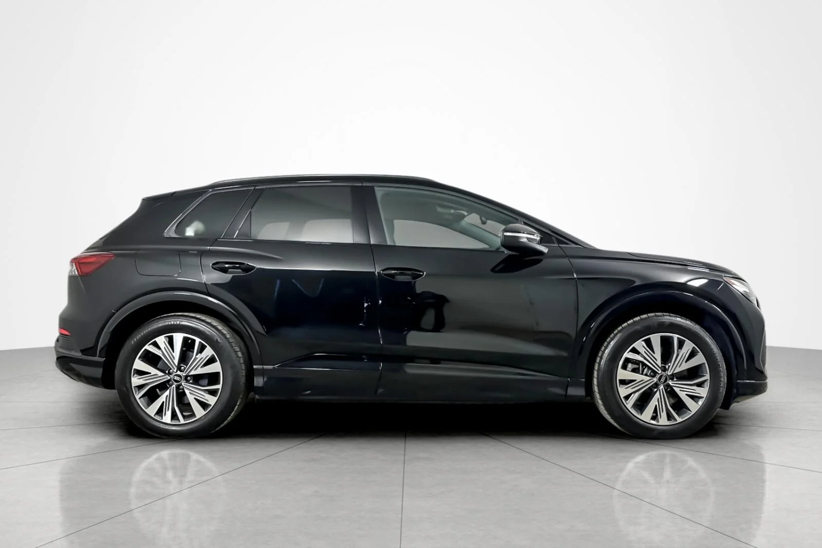 Used 2025 Mythos Black Metallic Audi Premium 45 RWD image 6