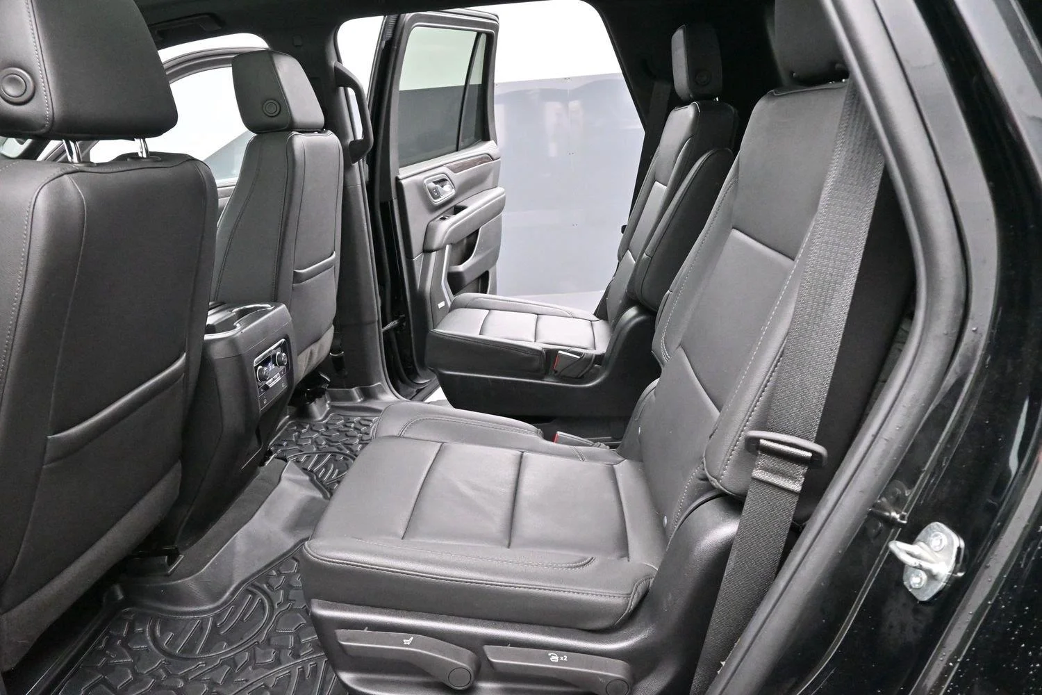 Used 2024 Black Chevrolet Z71 image 32