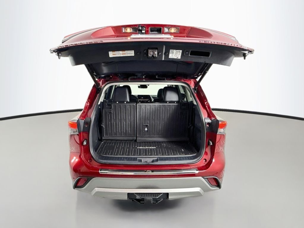 Used 2022 Red Toyota Platinum image 29