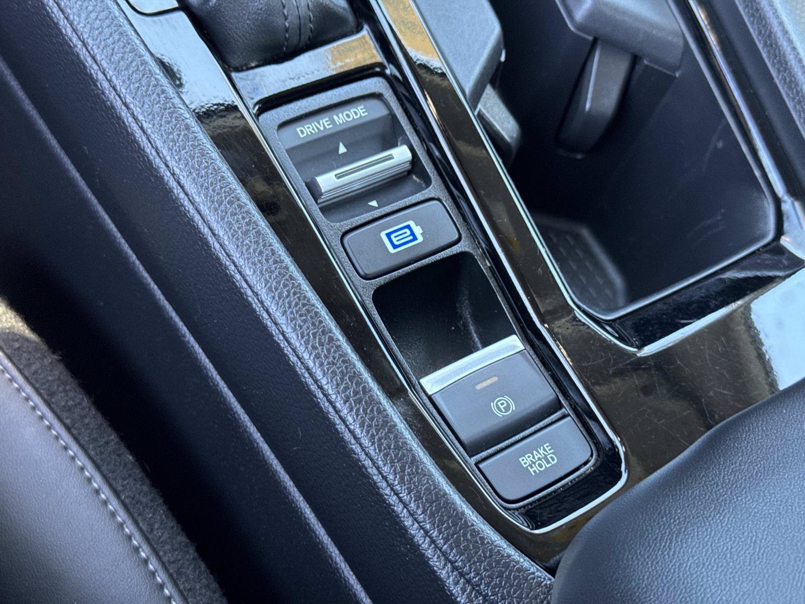2024 Honda Accord Hybrid EX-L - Photo 16