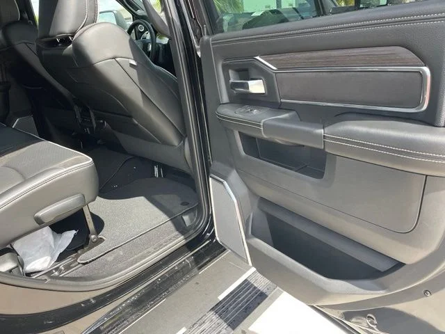 New 2026 Diamond Black Crystal Pearl-Coat Exterior Paint RAM Laramie image 19