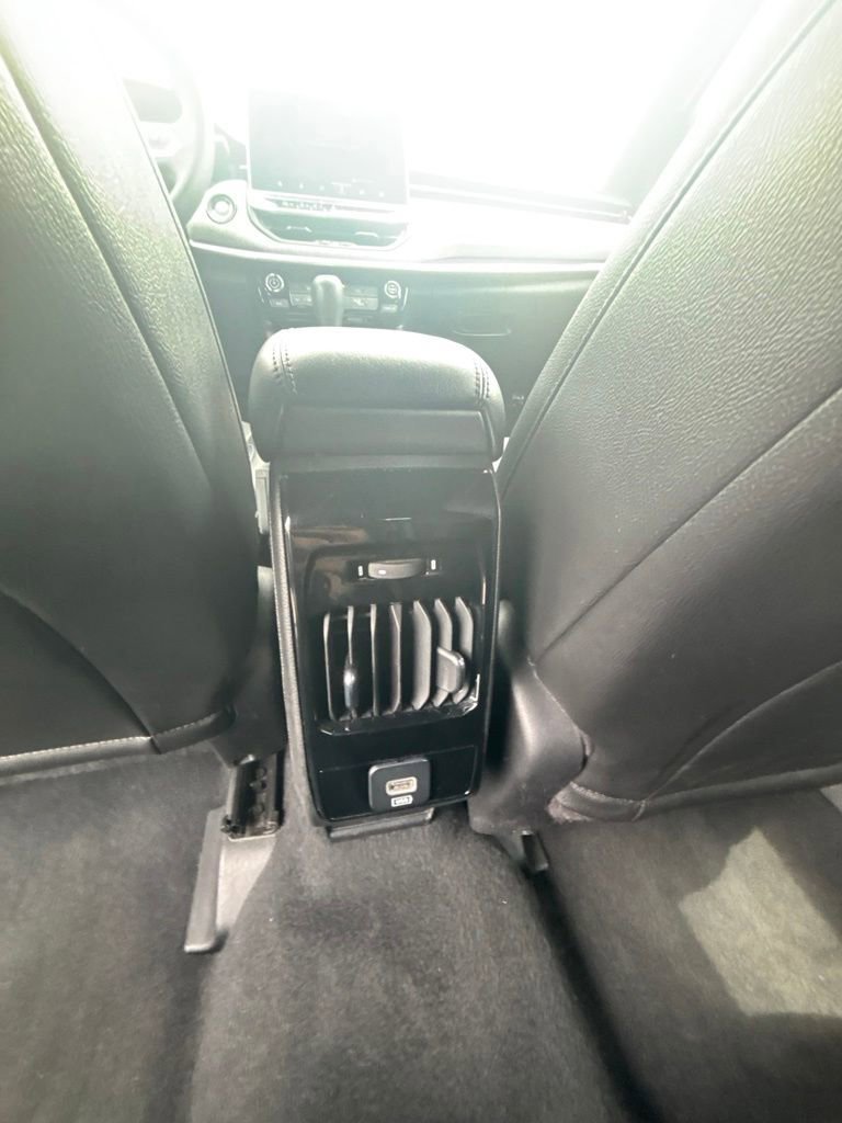 Used 2024 White Jeep Latitude image 19