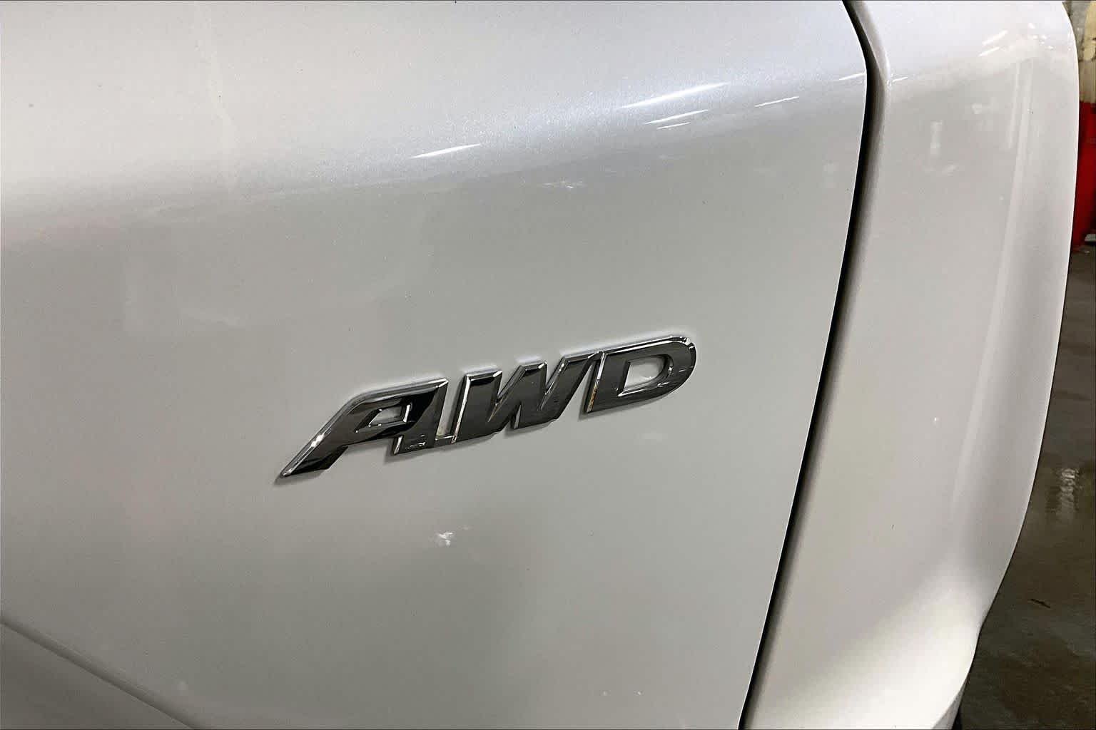 Used 2018 White Diamond Pearl Honda EX-L image 10