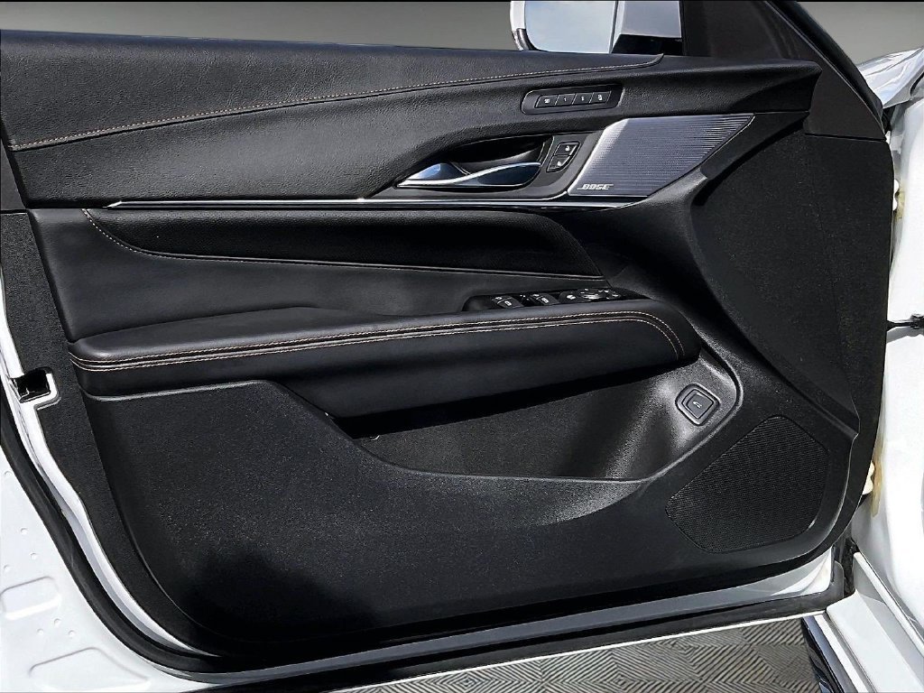 Used 2021 Summit White Cadillac V-Series image 9
