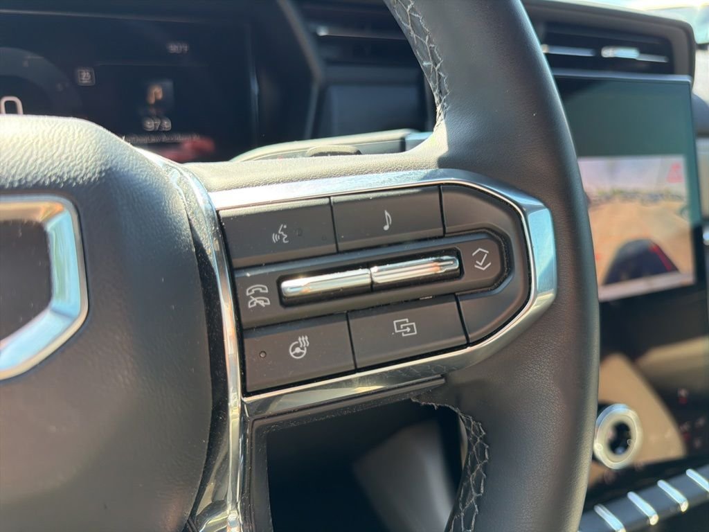 Used 2025 White GMC Elevation image 23