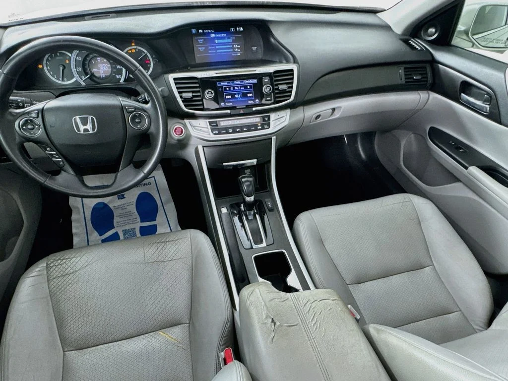 Used 2014 Silver Honda EX-L image 27