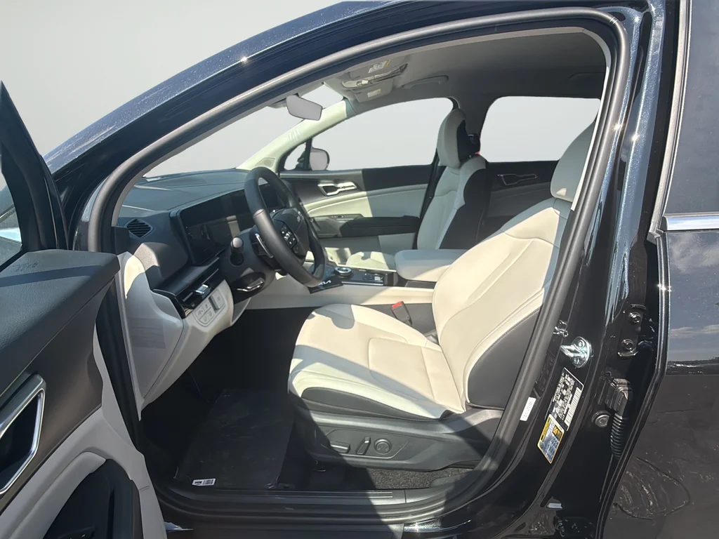 New 2027 Fusion Black Kia EX image 29