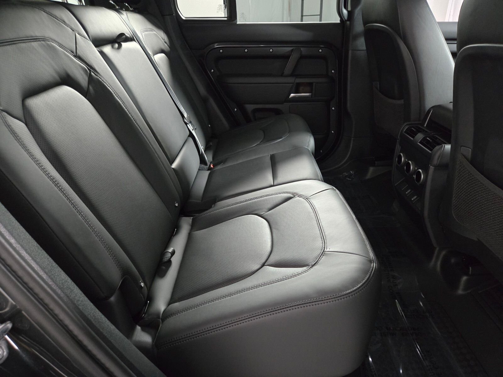 New 2026 Carpathian Grey Land Rover X-Dynamic SE image 18