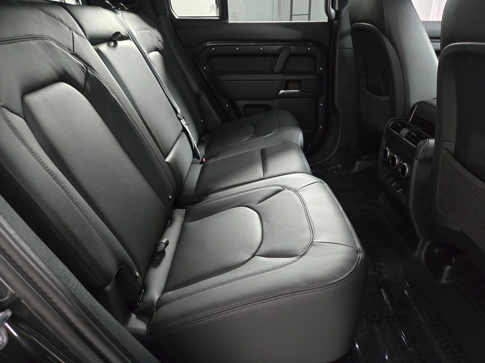 New 2026 Carpathian Grey Land Rover X-Dynamic SE image 18