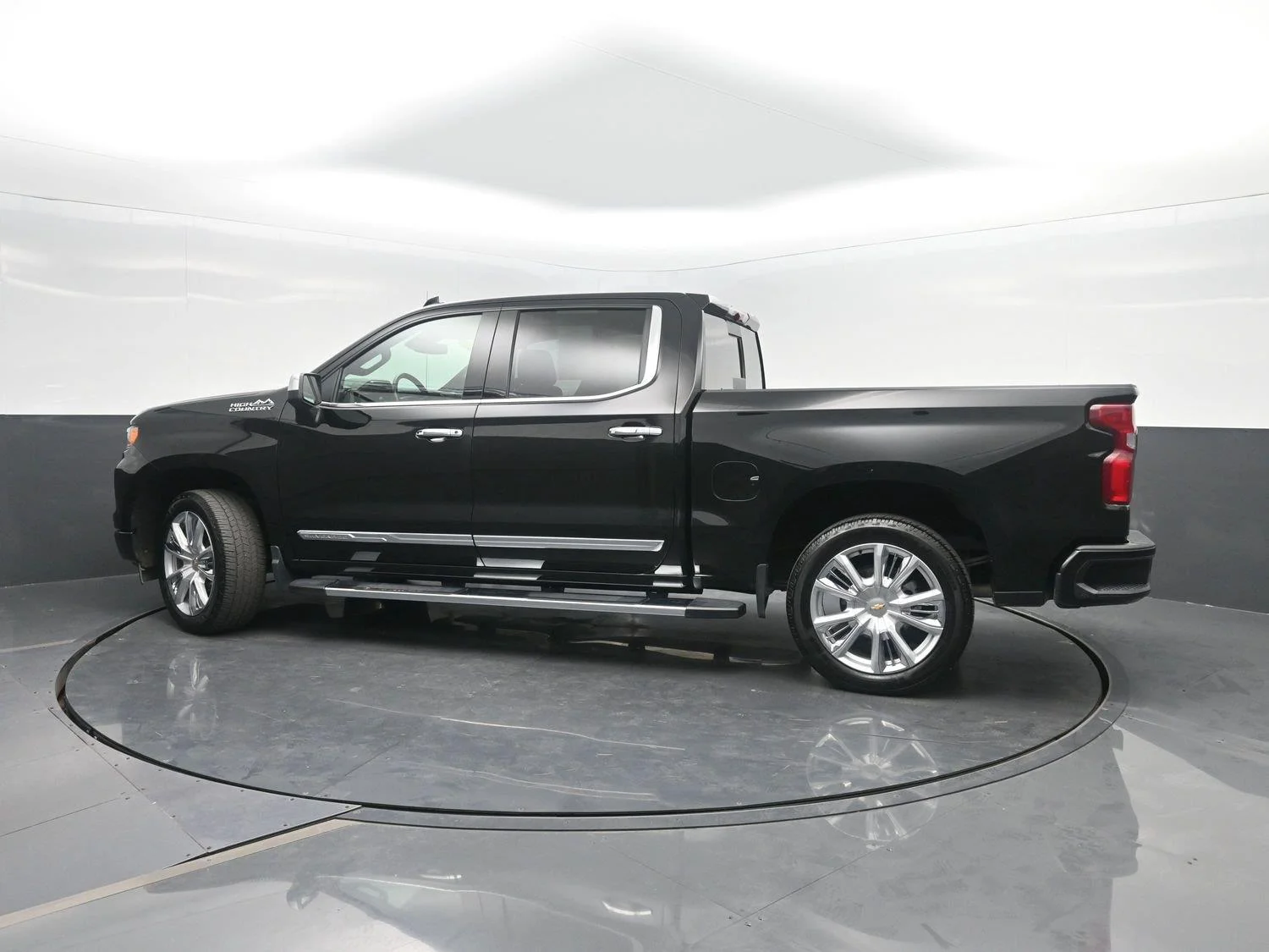 Used 2025 Black Chevrolet High Country image 48